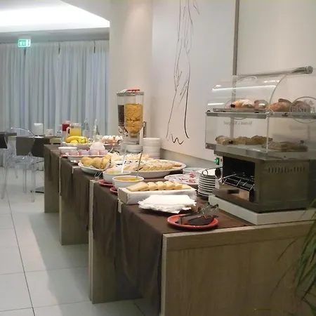 Готель Ambrosio La Corte Ольбія