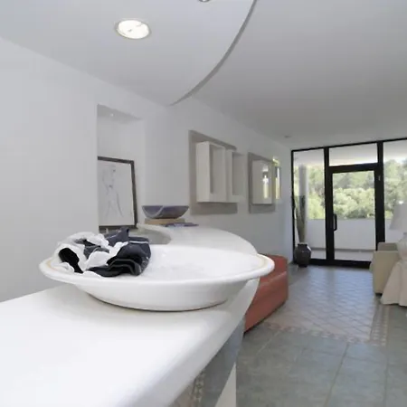 Ambrosio La Corte Готель Ольбія