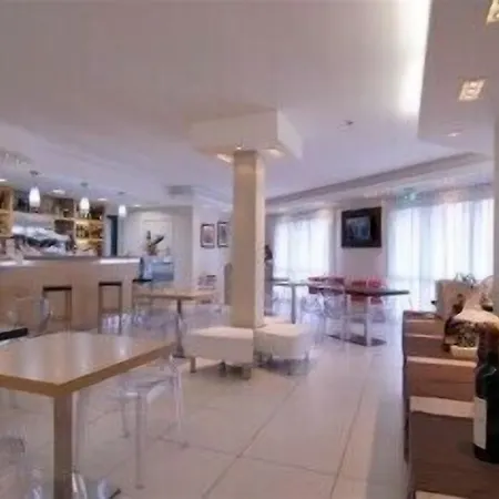 Готель Ambrosio La Corte 3*