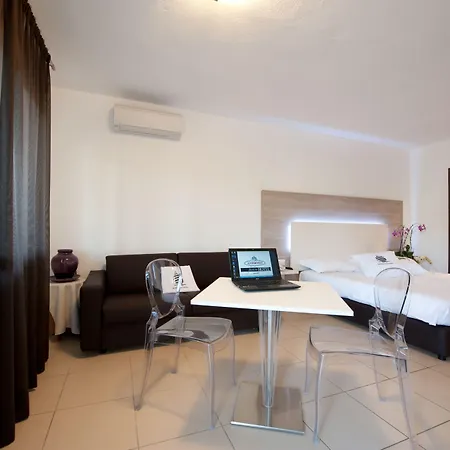 Ambrosio La Corte Готель Ольбія