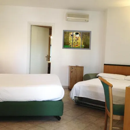 Готель Ambrosio La Corte Ольбія